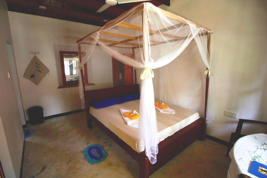 Wine Tree Garden Guesthouse Mirissa Exterior foto